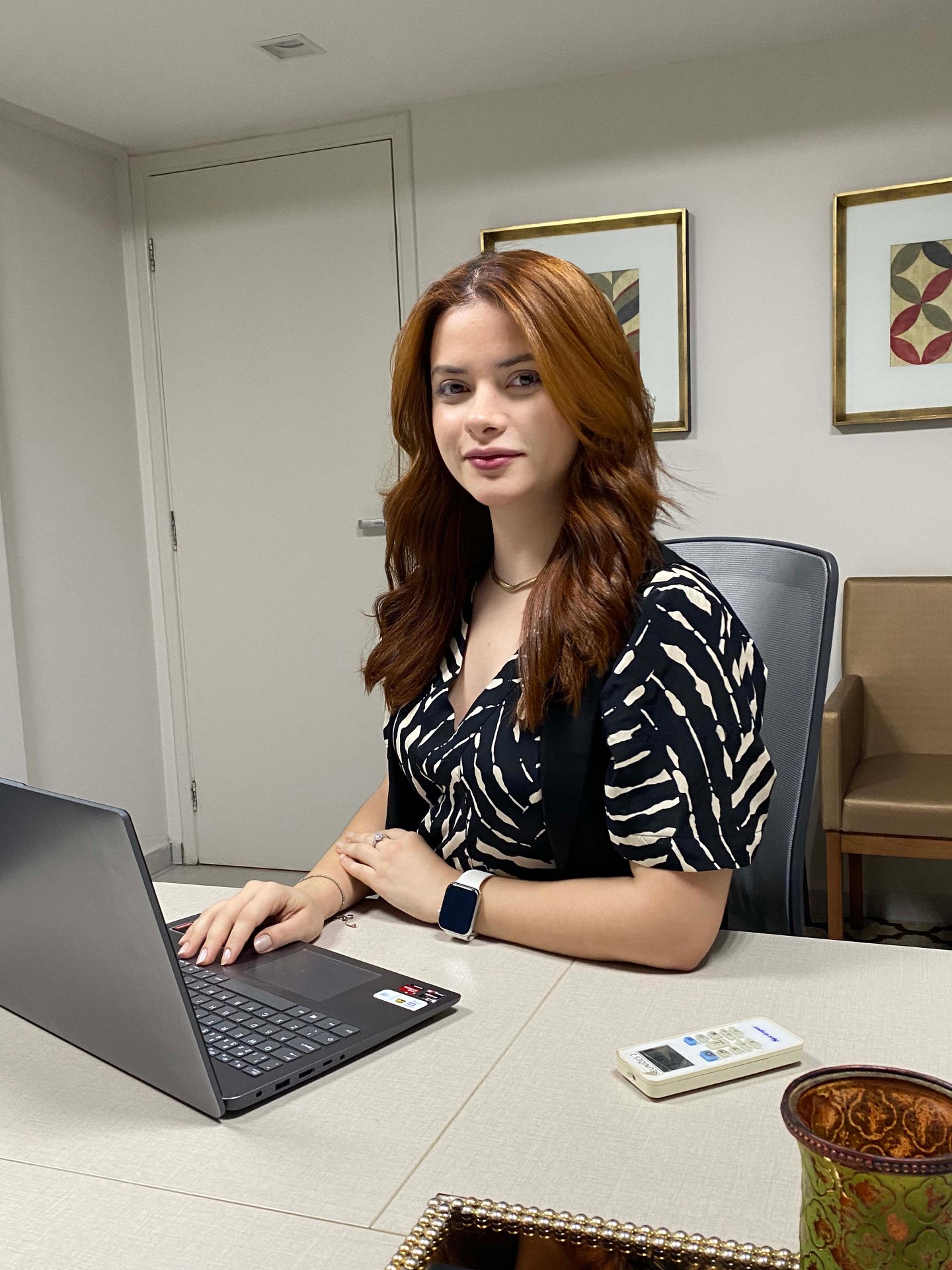 Jenyfer, fundadora da Apicy Agência Digital